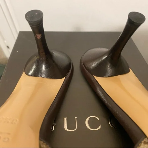 Gucci Women's Brown Heels with Red and Green Bow - Picture 3 of 10